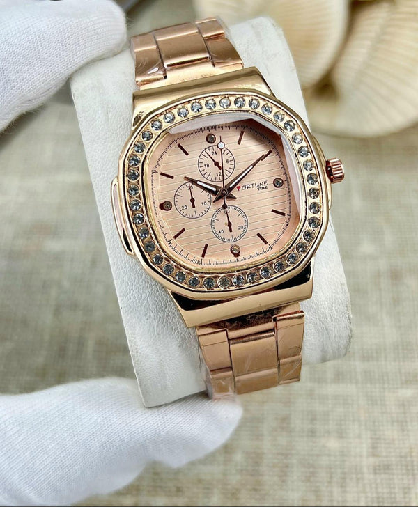 Stylish Women's Quartz Watch with Chain Strap