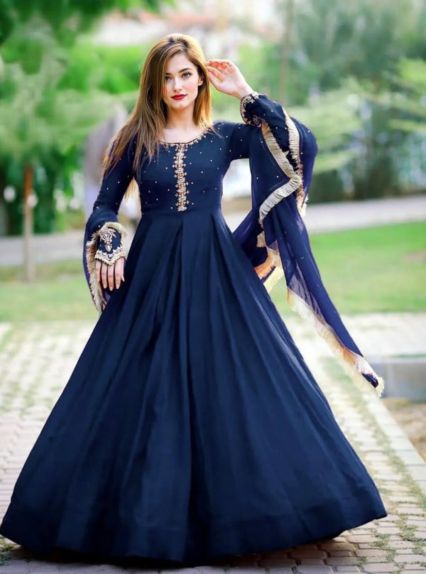 3 Pcs Women's Stitched Embroidered Maxi Suit